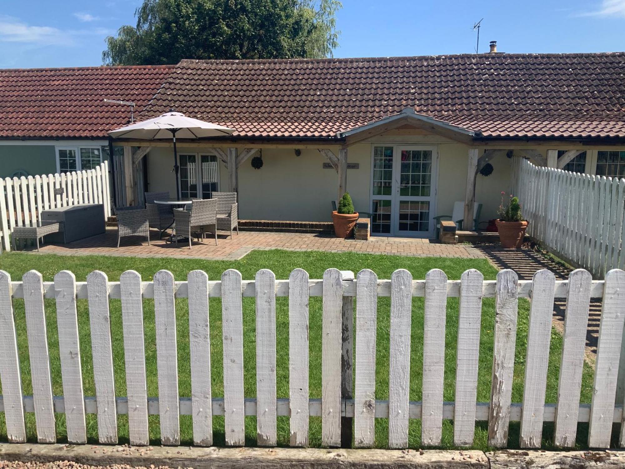 Woodpecker Cottage At Frog Trotters Cottages Hartpury Eksteriør bilde