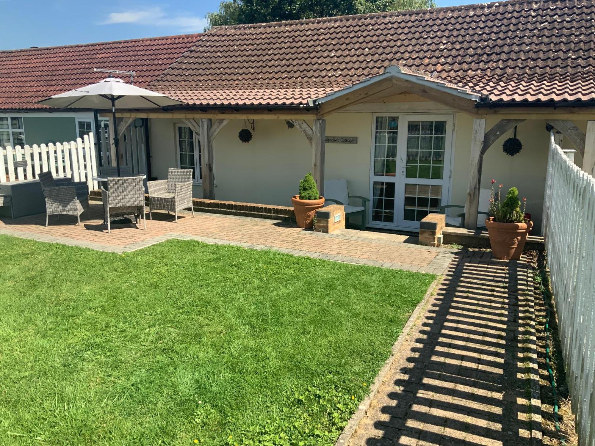 Woodpecker Cottage At Frog Trotters Cottages Hartpury Eksteriør bilde